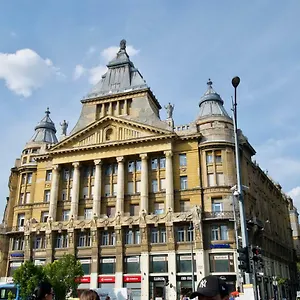 Standard By Hi5 - Anker 1 , Budapest Ungheria